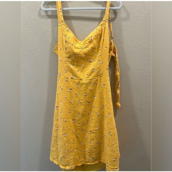 Hollister XS Women’s Mini Yellow Flowery Sundress with Tie Back. - Picture 1 of 9